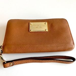 Michael Kors Pebble Leather Wristlet